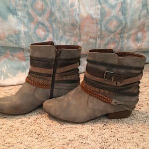 Woman's Zip-Up Dress Boot